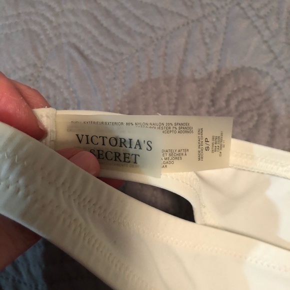 Victoria Secret bikini - Picture 4 of 6